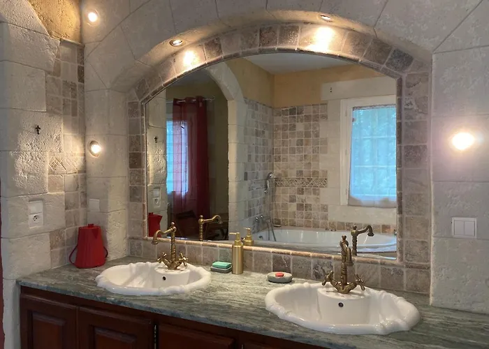 아파트 Avec Jacuzzi, Et Acces Prive A La Riviere