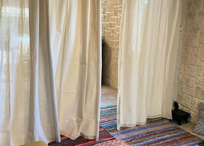 Avec Jacuzzi, Et Acces Prive A La Riviere